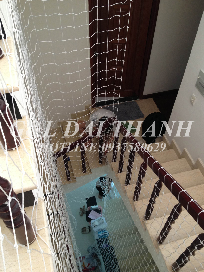 Hình ảnh thi công lưới chắn cầu thang ở khu đô thị Phú Mỹ Hưng - Quận 7